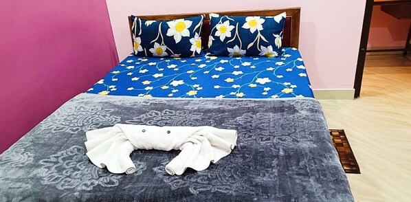 Habitación doble Deluxe | Insonorización, wifi gratis y ropa de cama 