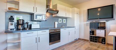 Køleskab, mikrobølgeovn, ovn, kogeplade