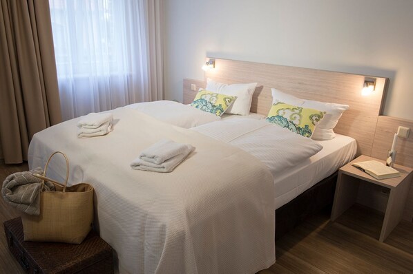 3 bedrooms, desk, WiFi