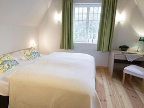 3 bedrooms, WiFi - Vogt Bernhard I WF-45 - Cozy vacation apartment west wing Vogt Bernhard I with (Stolpe auf Usedom)