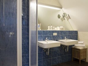 Unclassified image, 4 of 16, button