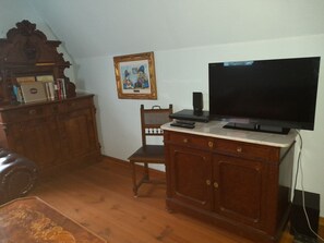 Unclassified image, 5 of 16, button