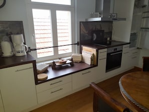 Fridge, microwave, oven, stovetop