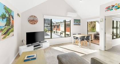 Town and Surf Retreat - Mount Maunganui Coastal Townhouse – 2 Bedrooms with Mauao Views, Steps to Beach, Café & Garage with CHAdeMO Charger