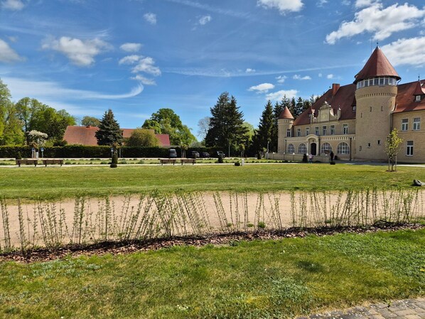 Unclassified image, 1 of 16, button