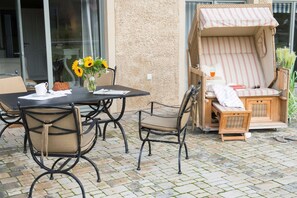 Unclassified image, 2 of 12, button