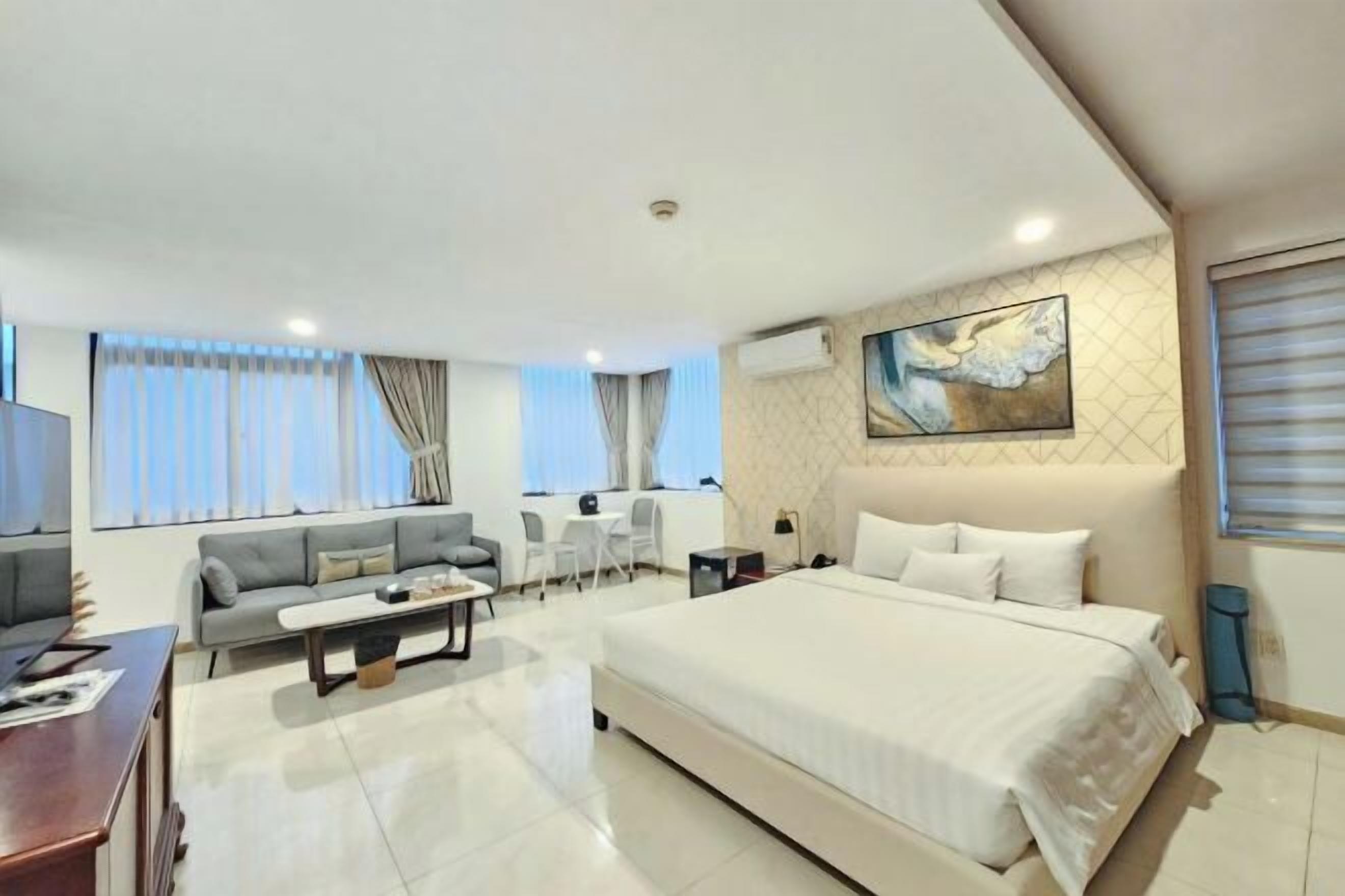 Egyptian cotton sheets, premium bedding, memory-foam beds, in-room safe