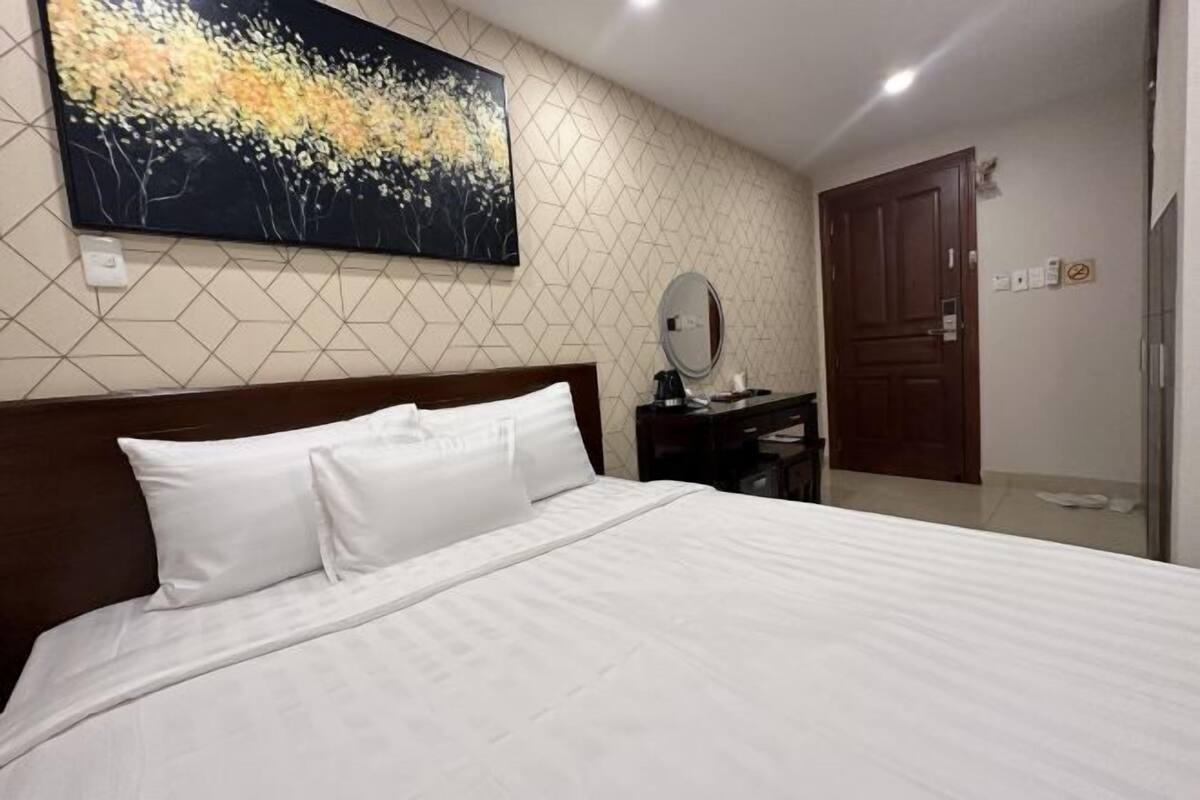 1 bedroom, Egyptian cotton sheets, premium bedding, memory-foam beds