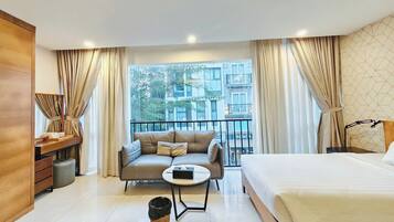 Deluxe Triple Room | Egyptian cotton sheets, premium bedding, memory foam beds, in-room safe