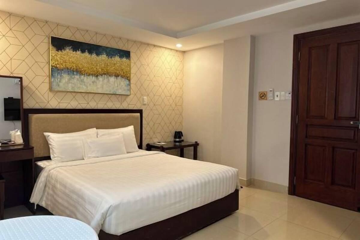1 bedroom, Egyptian cotton sheets, premium bedding, memory-foam beds