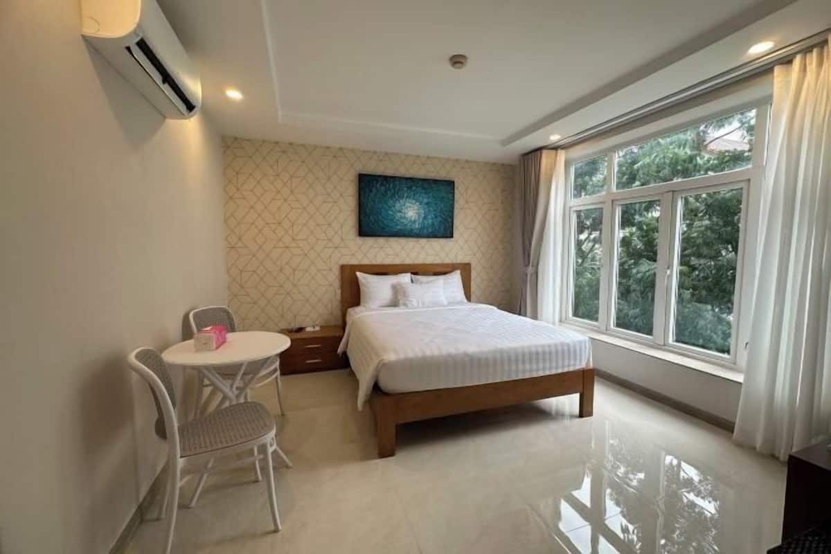 1 bedroom, Egyptian cotton sheets, premium bedding, memory-foam beds