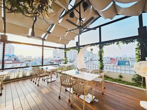 2 bars/lounges, lobby lounge - The Star Hotel 2 - Phu My Hung (Ho Chi Minh City)