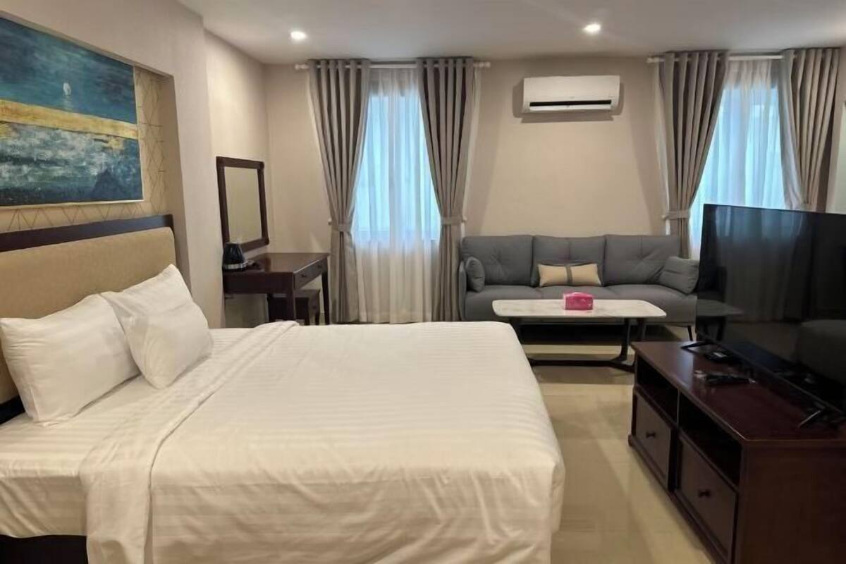 1 bedroom, Egyptian cotton sheets, premium bedding, memory-foam beds