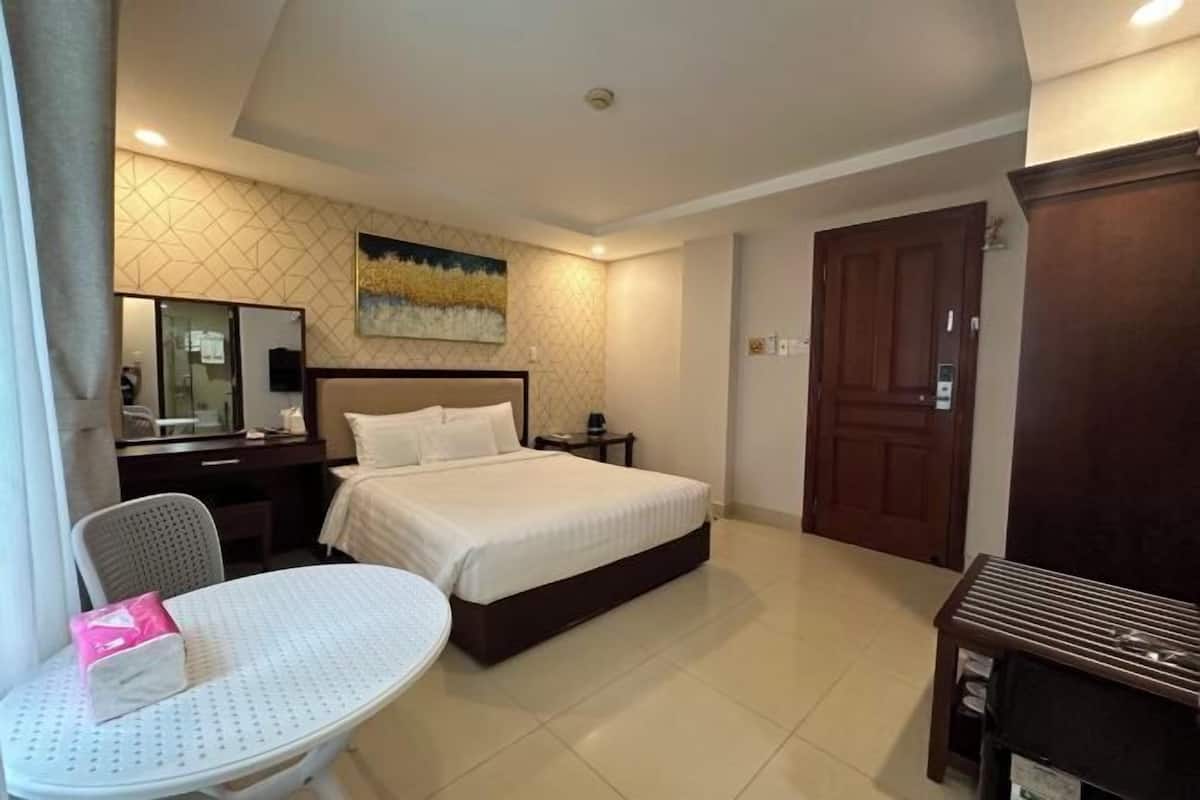 Egyptian cotton sheets, premium bedding, memory-foam beds, in-room safe