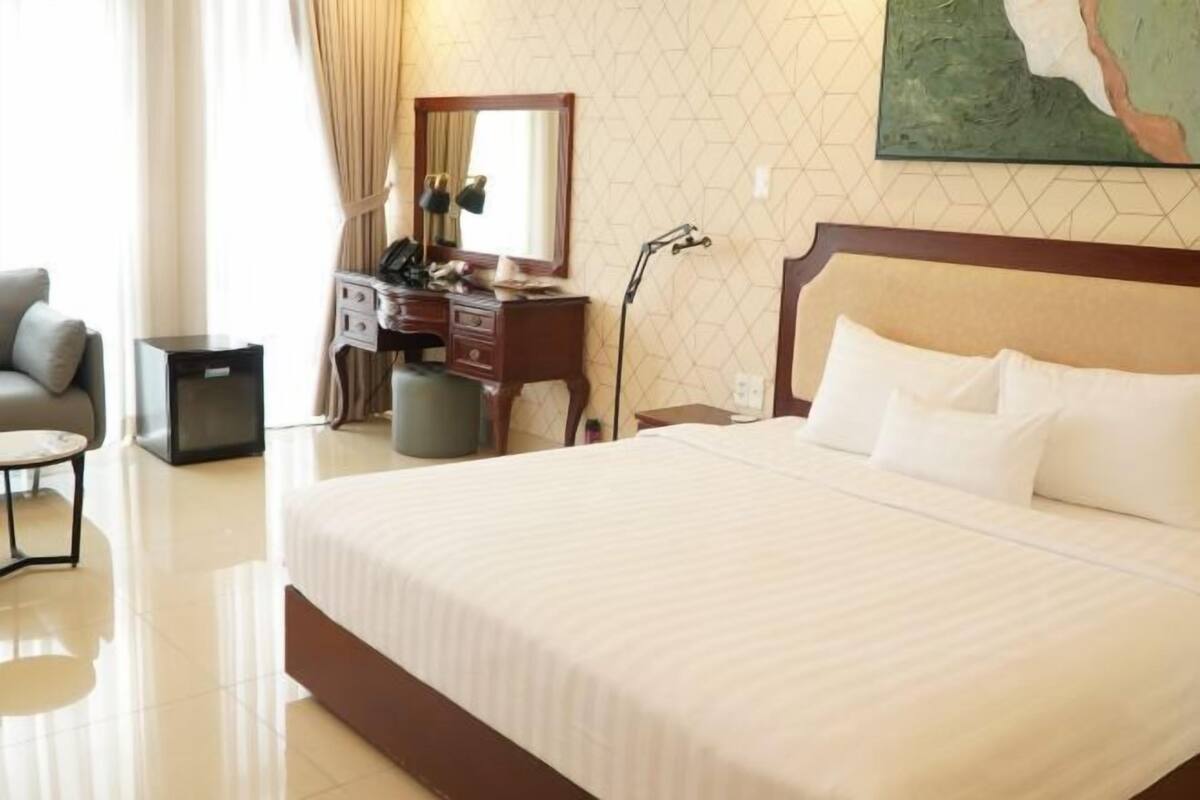 1 bedroom, Egyptian cotton sheets, premium bedding, memory-foam beds