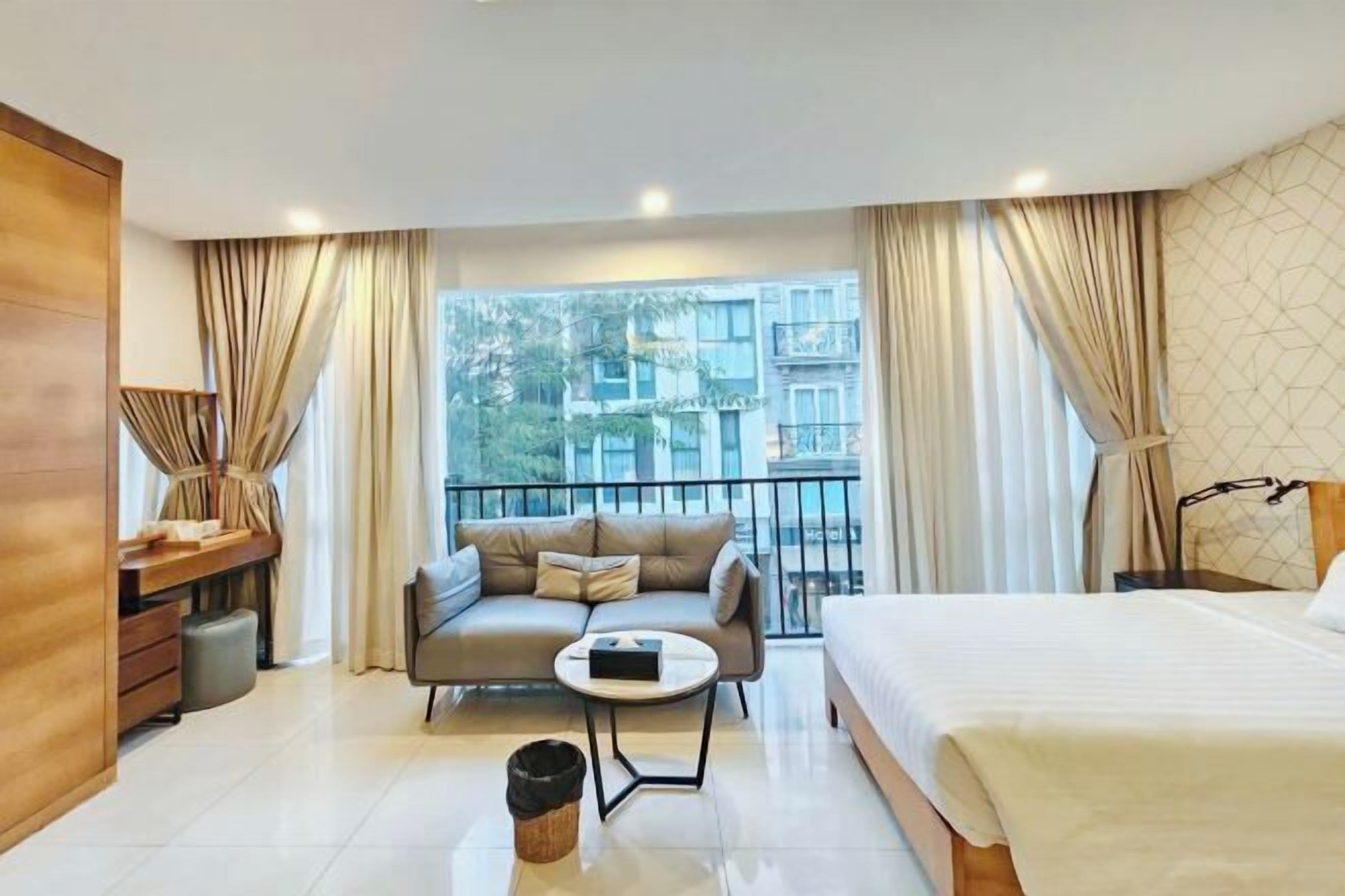 Egyptian cotton sheets, premium bedding, memory-foam beds, in-room safe