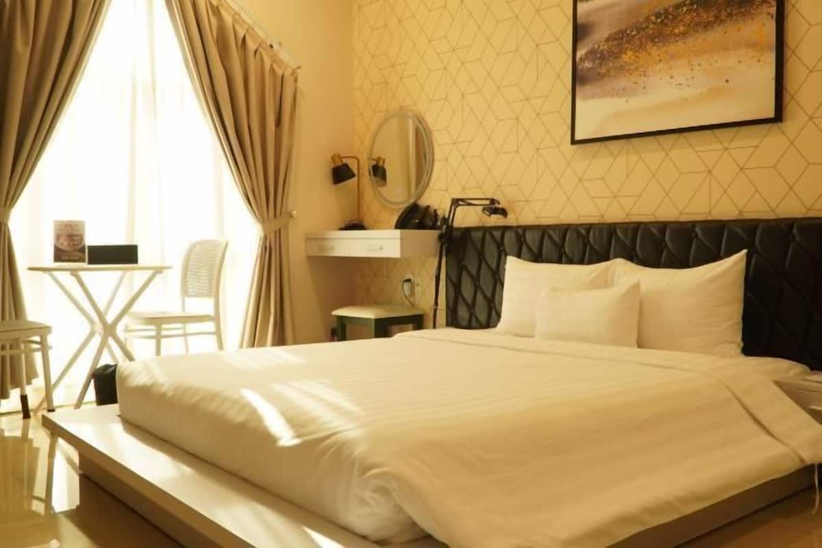 1 bedroom, Egyptian cotton sheets, premium bedding, memory-foam beds