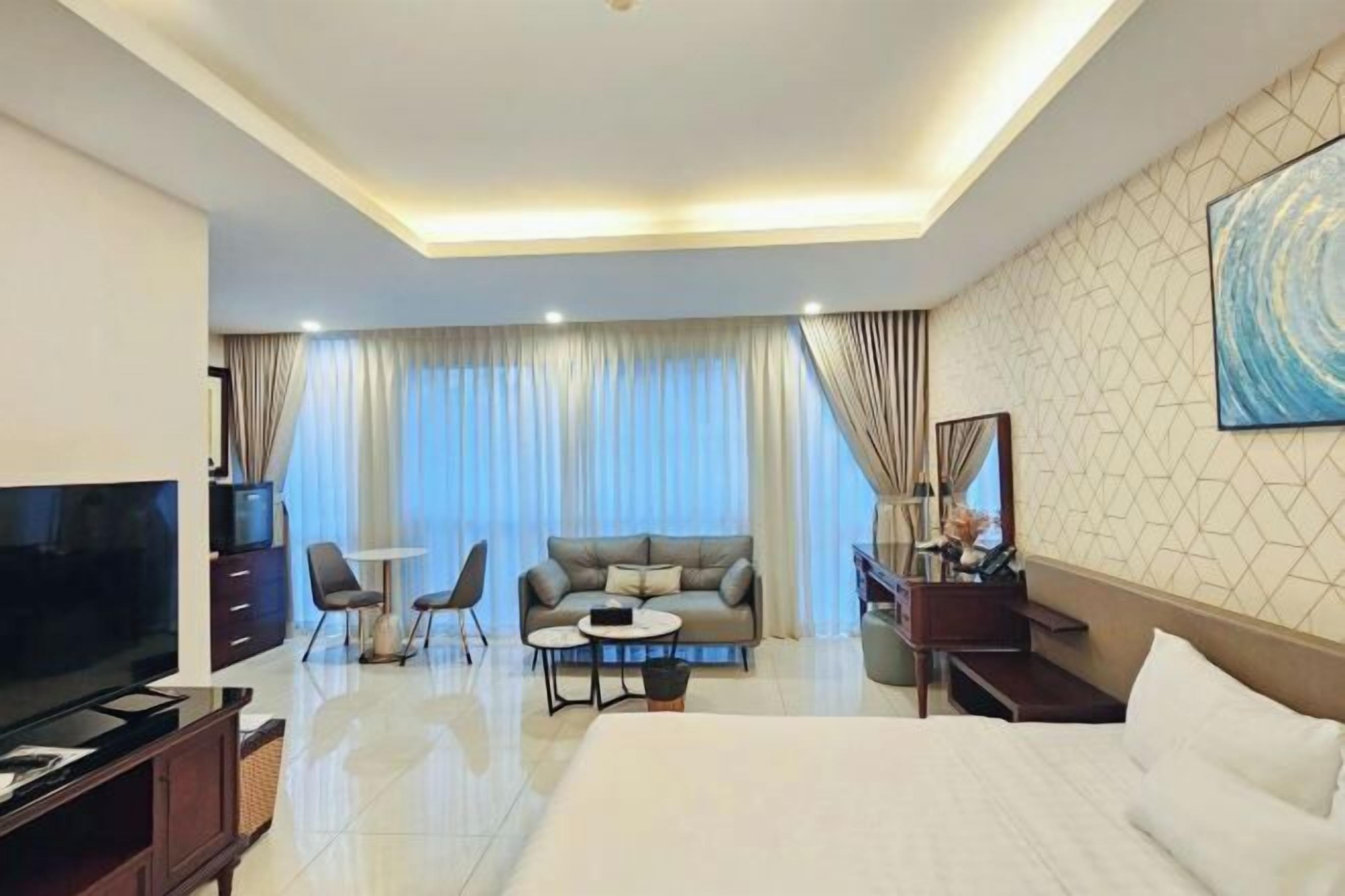 Egyptian cotton sheets, premium bedding, memory-foam beds, in-room safe