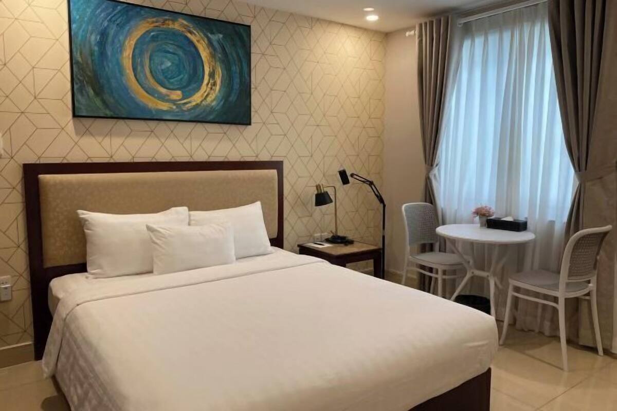 1 bedroom, Egyptian cotton sheets, premium bedding, memory-foam beds