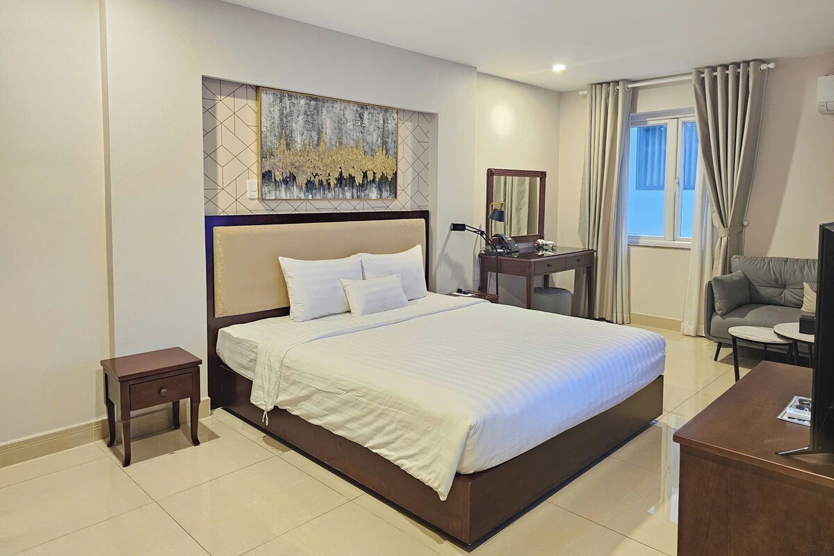 Suite | Busa memori, bar mini, peti besi dalam bilik, meja 