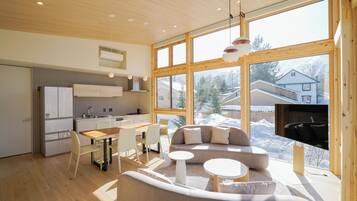 Blendingsgardiner, strykejern/-brett, wi-fi (inkludert) og sengetøy