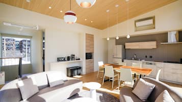 Lyxvilla - utsikt mot bergen | 7 sovrum, mörkläggningsgardiner, strykjärn/strykbräda och gratis wi-fi