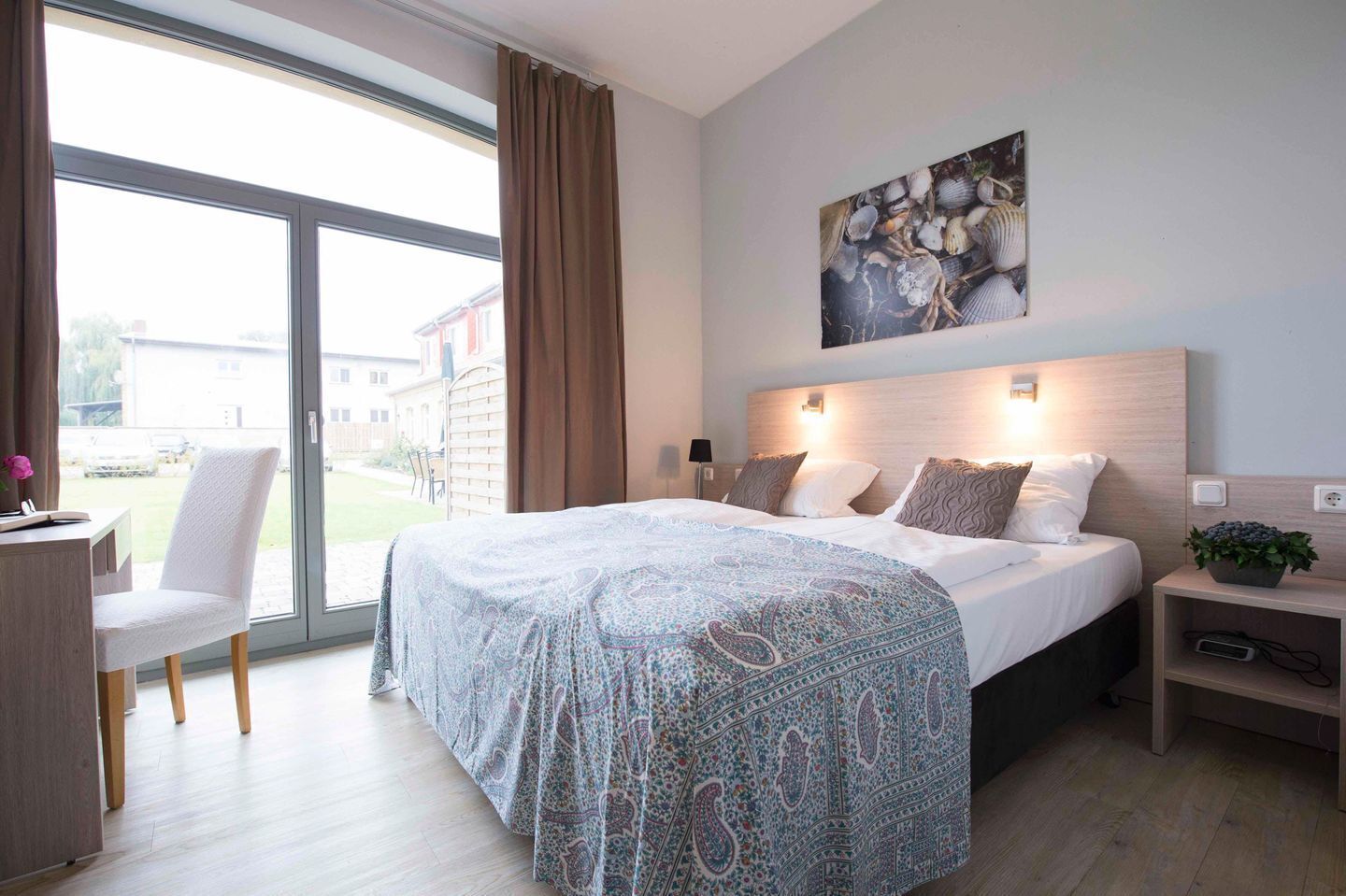 2 bedrooms, in-room safe, desk, WiFi