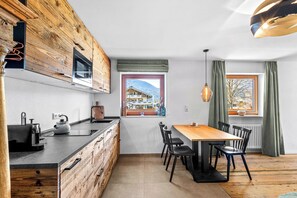 Fridge, microwave, stovetop, dishwasher - Studio Bairerkopf | Pool, sauna & mountain view (Reit im Winkl)