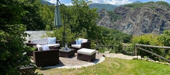 Historic stone 4BR house in the appenine hills. Peacefully embedded in nature.