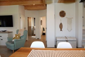 Unclassified image, 3 of 33, button