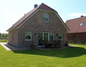 Unclassified image, 2 of 33, button