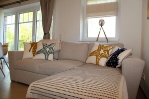 Unclassified image, 3 of 33, button