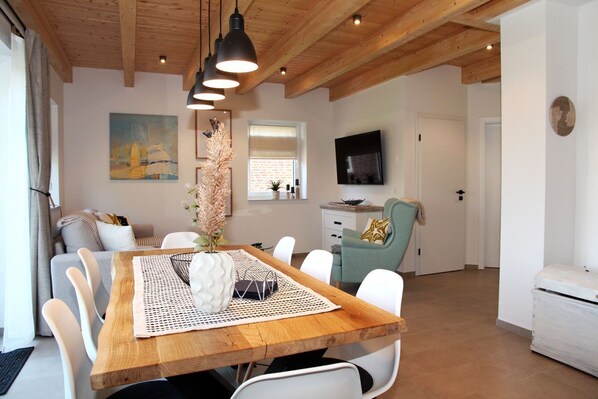 Unclassified image, 1 of 33, button