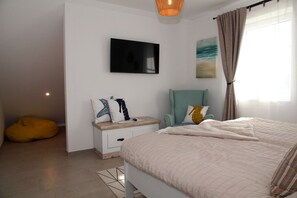 Unclassified image, 4 of 33, button