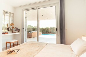 5 bedrooms, iron/ironing board, free WiFi