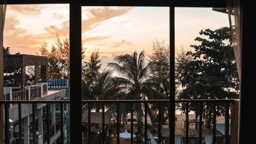 Tharadol Beach Resort