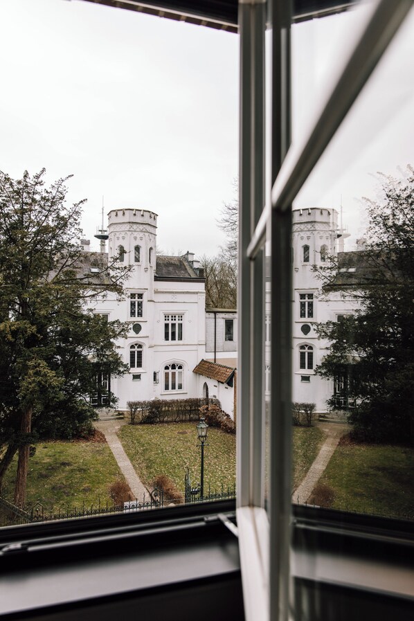 Phòng đơn tiện nghi đơn giản | Bàn, truy cập Internet không dây miễn phí, bộ trải giường 