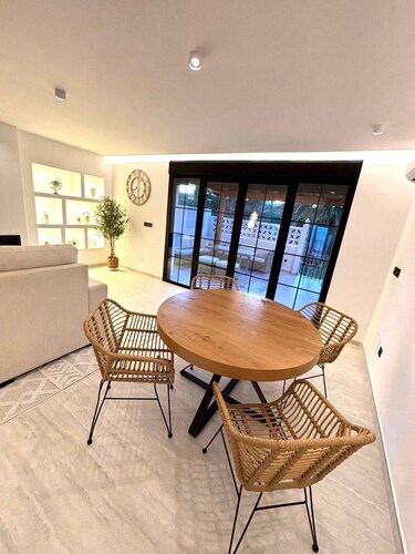 Luxury edge seaside pool wifi parking