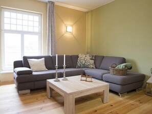 Fernseher, DVD-Player, Stereoanlage