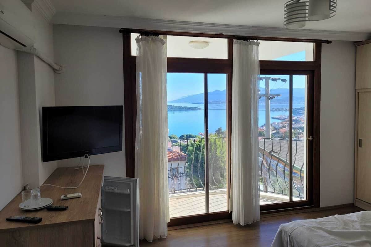 Quarto casal luxo, vista para o mar | Cofres nos quartos, cortinas blackout, Wi-Fi de cortesia