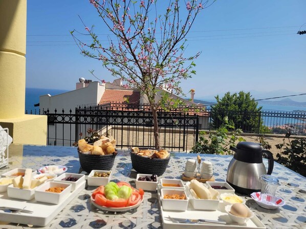 Tägliches inbegriffenes einheimisches Frühstück