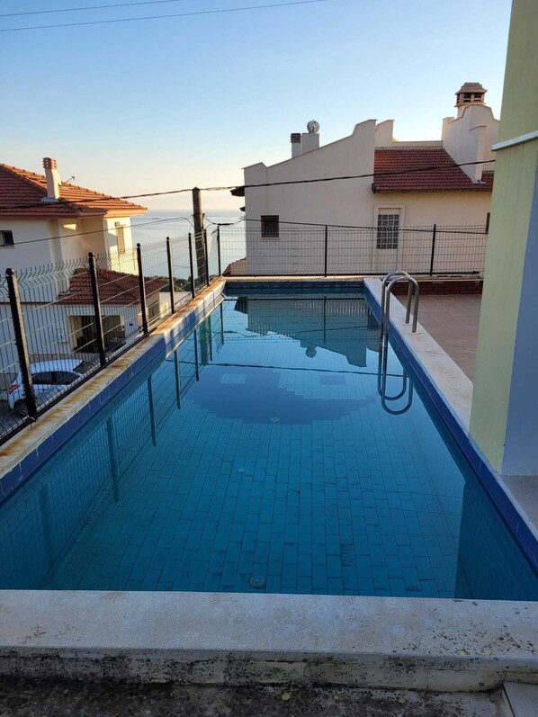 Seasonal outdoor pool - www.terraceurla.com.tr (Urla)