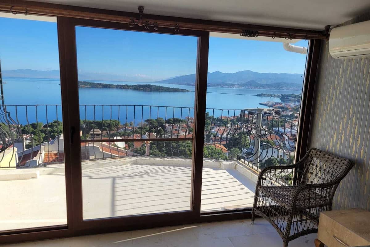 Habitació doble de luxe, balcó, vistes al mar | Caixa forta a l'habitació, cortines opaques i wifi gratuïta