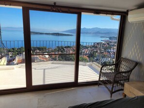 Luxury Double Room, Balcony, Sea View | In-room safe, blackout curtains, free WiFi - www.terraceurla.com.tr (Urla)