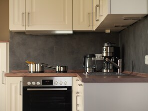 Réfrigérateur, four, plaque de cuisson, lave-vaisselle