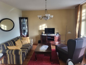 TV, DVD player - Gräfinnensuite WF-43 - Comfortable Gräfinnensuite west wing with balcony in (Stolpe auf Usedom)