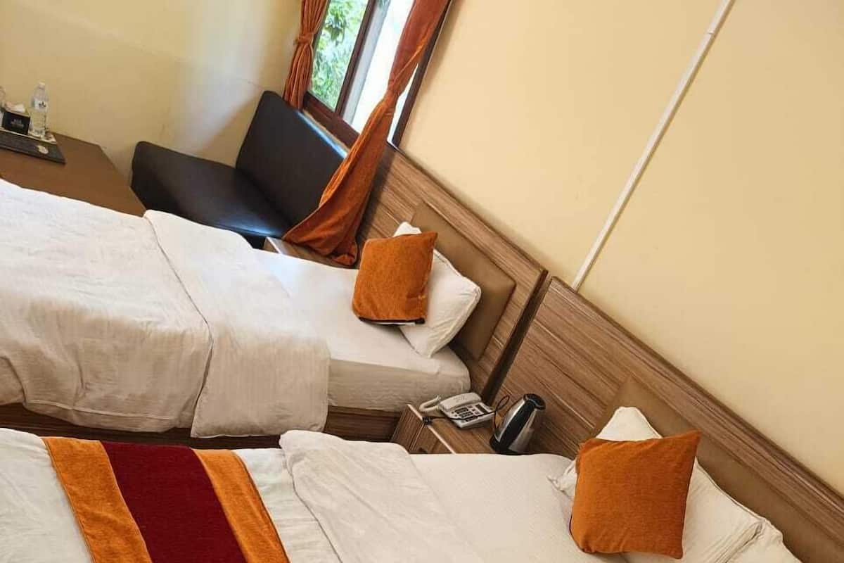 Chambre avec lits jumeaux, vue montagne | 1 chambre, bureau, espace de travail pour ordinateur portable