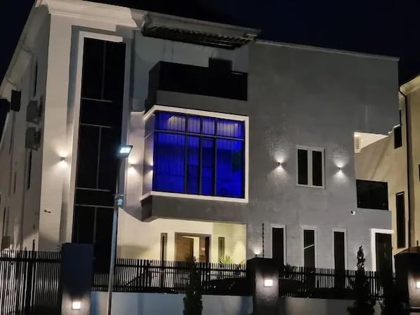 Fachada de la propiedad