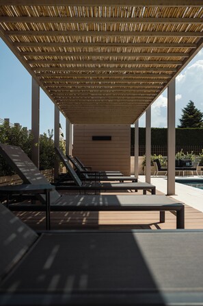 Een seizoensgebonden buitenzwembad