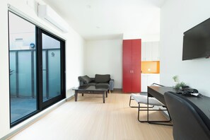 Apartment, 2 Bedrooms, Non Smoking, Private Bathroom & Kitchenette | Living area